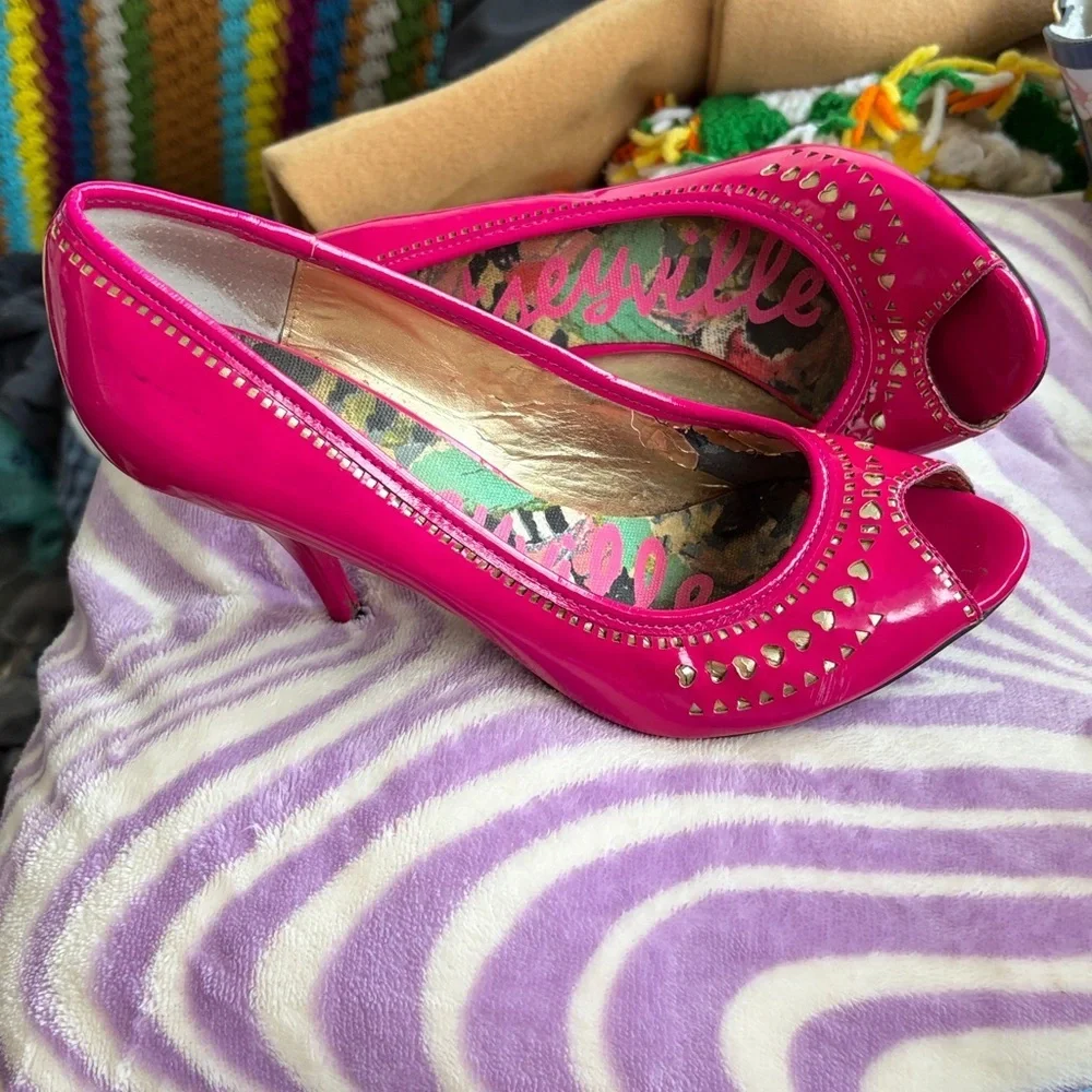 Betsey Johnson Betseyville Pink Heart Heels